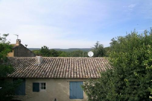 Maison de village proche Gordes vue Luberon et Monts de Vaucluse. BIEN VENDU