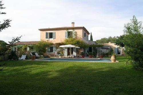 Villa au pied du Luberon avec gite independant residence vacance Achat Vente Location Maubec 84 Provence Luberon. BIEN VENDU