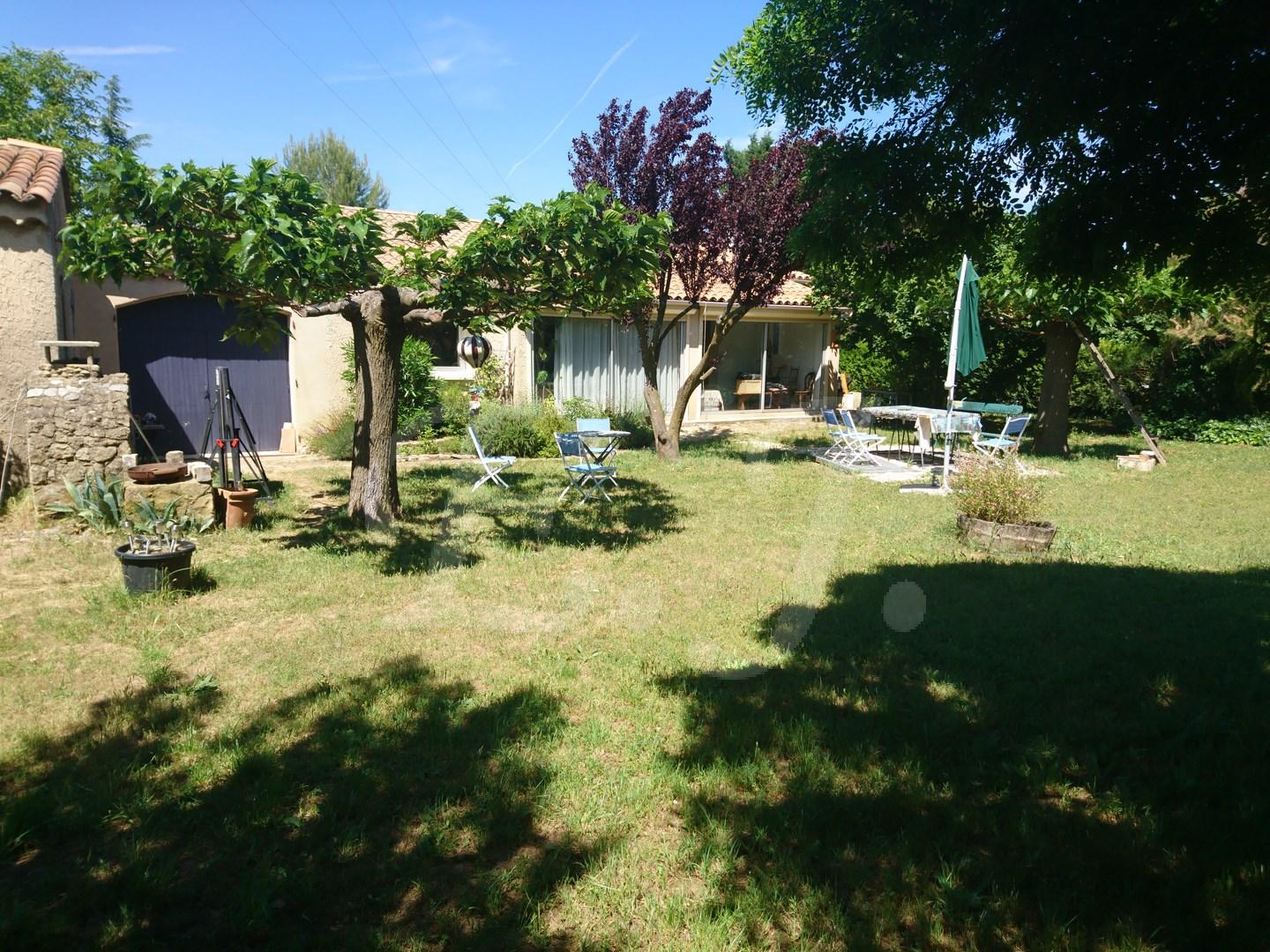 Maison  T5 Maubec environnement calme, jardin avec vue Luberon garage et piscine. BIEN VENDU