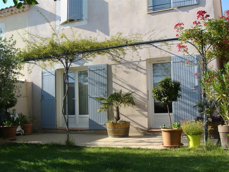 Vente Lagnes (84) maison récente avec 3 chambres, garage et extérieur à vendre : terrasse, buanderie (Immobilier Vaucluse achat vente). BIEN VENDU 