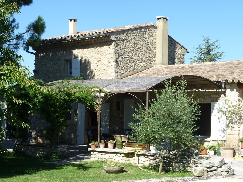 LES TAILLADES mazet en pierre grand jardin arboré, piscine et vue sur le Luberon, mas provençal à vendre en Vaucluse 84. BIEN VENDU