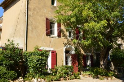 Acheter une maison dans le village de Robion, Luberon