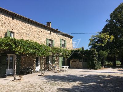 Acheter un mas en pierre en Provence