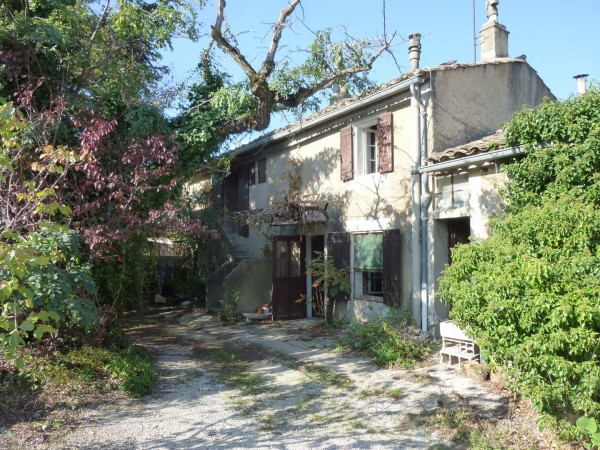 Maison de village Maubec A restaurer, avec jardin et garage. BIEN VENDU