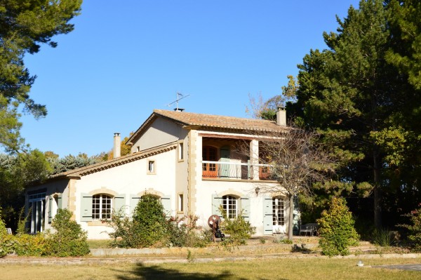 Maison  T5 Cheval Blanc En campagne grand terrain avec piscine et garages. BIEN VENDU