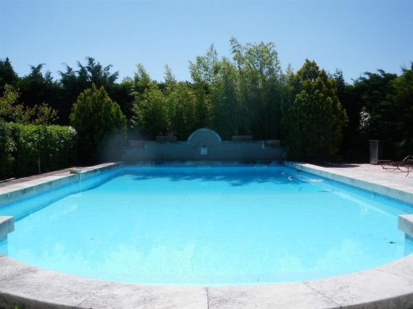 Vente mas provençal dans le Luberon 5 chambres terrain de 3300 m² avec piscine Achat Vente Vaucluse 84. BIEN VENDU
