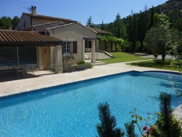  grande maison 5 chambres a Cheval Blanc en luberon a vendre : dependances , grand terrain piscine ... Affaire a saisir !!! Belle opportunité. BIEN VENDU