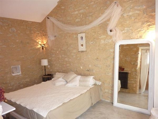 Vente Oppède en Luberon grand mas provençal à vendre, 3 chambres petit extérieur terrasse et garage. BIEN VENDU 