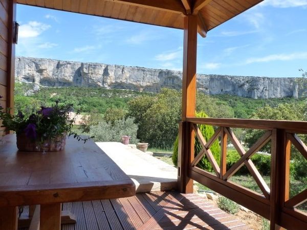 Vente Maison contemporaine avec vue panoramique sur le Luberon et les Monts de Vaucluse, au calme absolu et dans un environnement exceptionnel, entre Gordes et Roussillon 84. BIEN VENDU