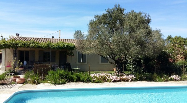 Cheval Blanc maison de campagne avec piscine