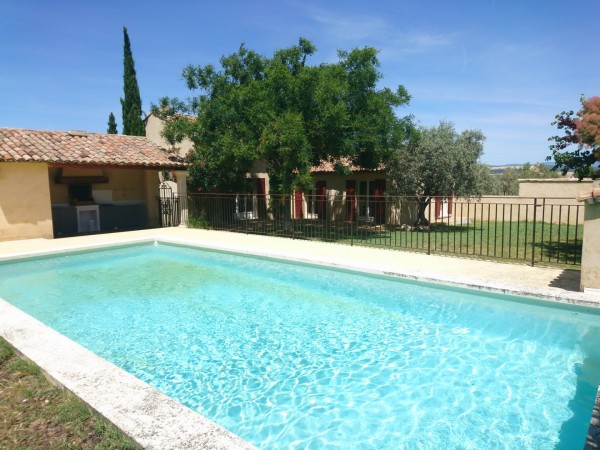 Villa T4 MAUBEC Jardin avec piscine face au Luberon et proche commerces. BIEN VENDU